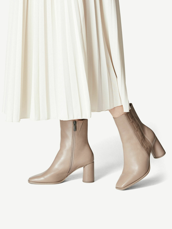 Tamaris Svetlo rjavi usnjeni gležnjarji z visoko peto Tamaris