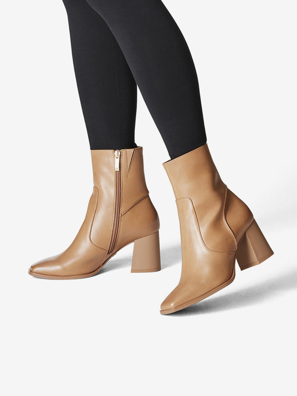 Tamaris Svetlo rjavi usnjeni gležnjarji s peto Tamaris