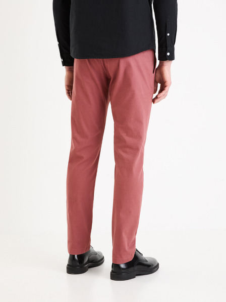 Celio Moške hlače chino v bordo barvi Celio Tocharles