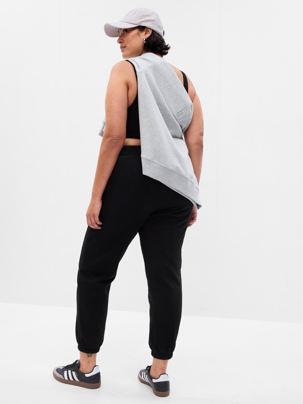 GAP Trenirka v slogu boyfriend GAP