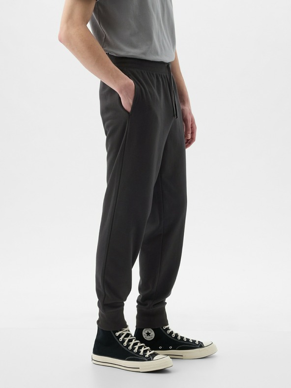 GAP Superge z logotipom GAP