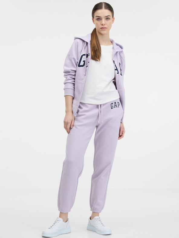 GAP Superge z logotipom GAP