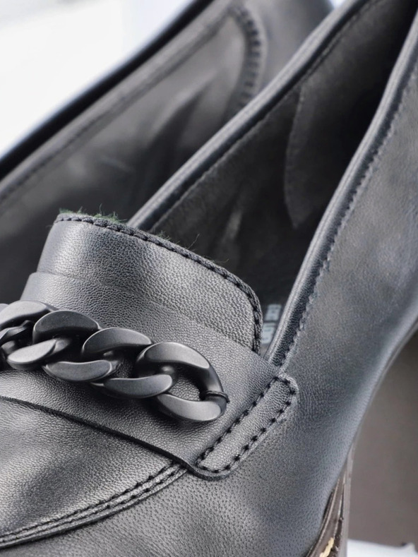 Rieker Črne ženske usnjene mokasine s peto Rieker