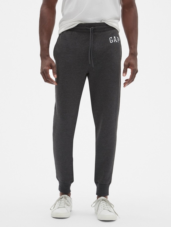 GAP Superge z logotipom GAP