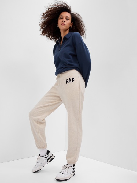 GAP Superge z logotipom GAP