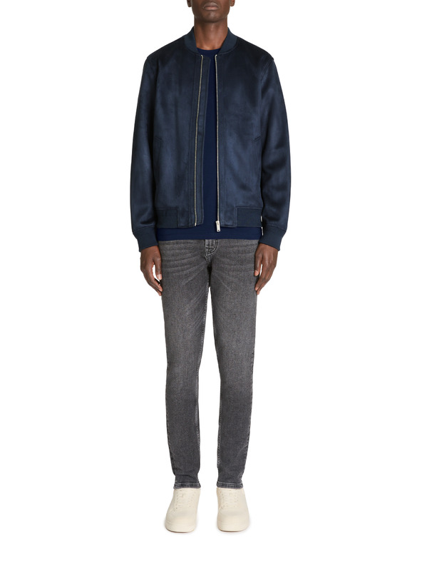 Celio Jakna iz umetnega semiša Judain