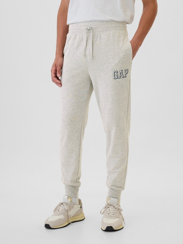 GAP Superge z logotipom GAP