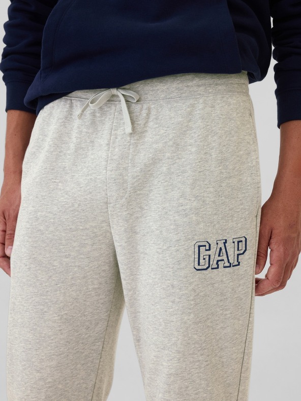 GAP Superge z logotipom GAP