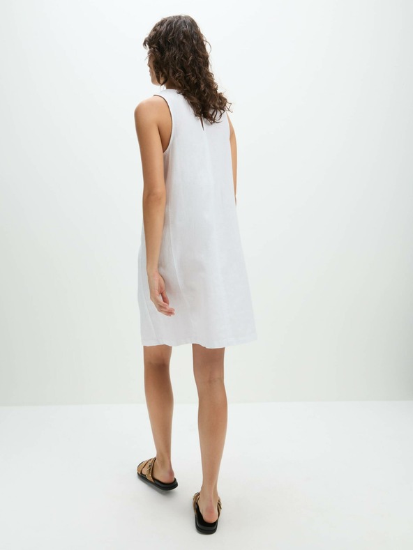 Marks & Spencer Prelivajoča se mini obleka z okroglim vratom in visoko vsebnostjo lanu Marks & Spencer bela