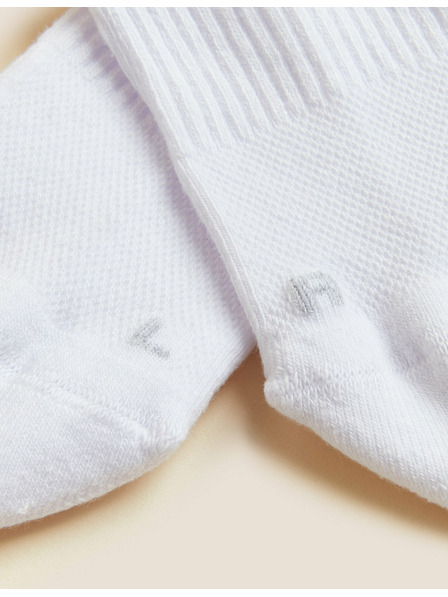 Marks & Spencer Komplet petih parov ženskih športnih nogavic v beli barvi Marks & Spencer Trainer Liners™