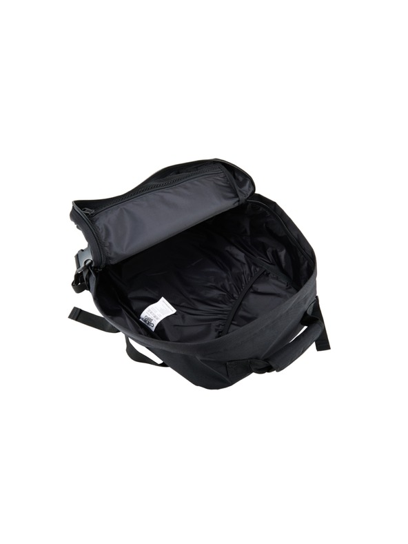 CabinZero Črn unisex nahrbtnik CabinZero Classic Absolute Black (28L)