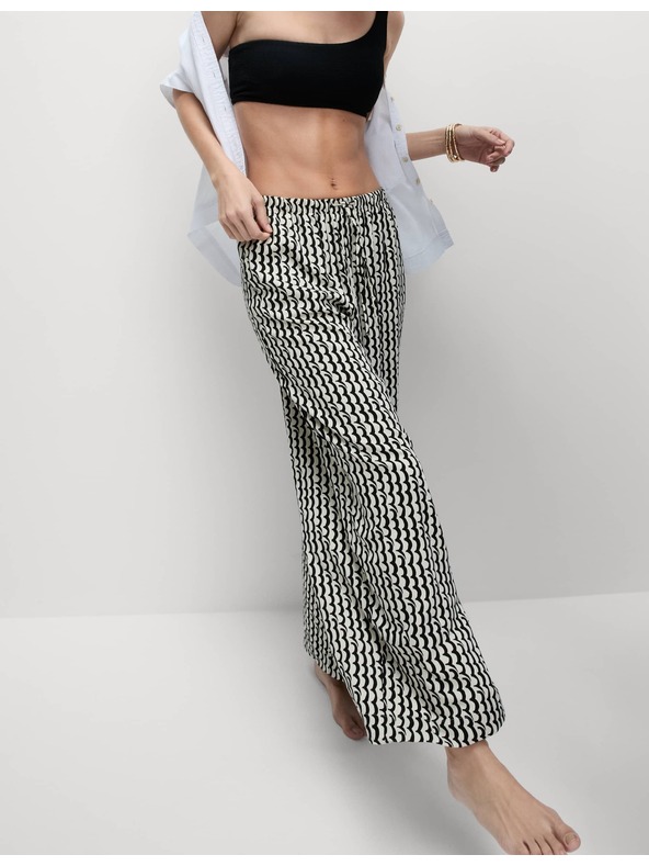 Marks & Spencer Geometrična hlačna krila s širokimi hlačnicami Marks & Spencer črna