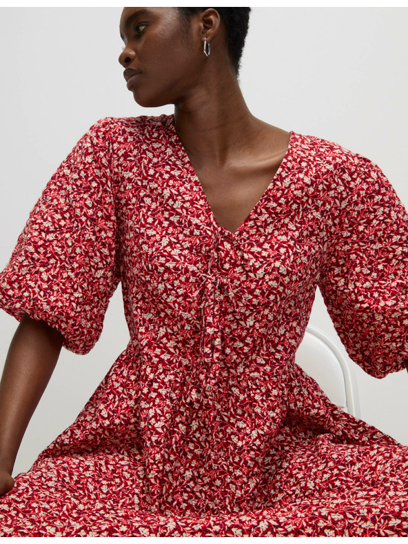 Marks & Spencer Cvetlična midi obleka z V-izrezom in poudarjenim pasom, visok bombaž Marks & Spencer rdeča