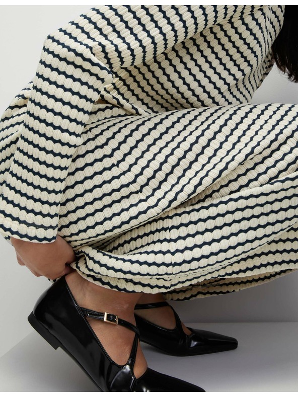 Marks & Spencer Črtasta midi obleka iz bombažne mešanice Marks & Spencer krem barve