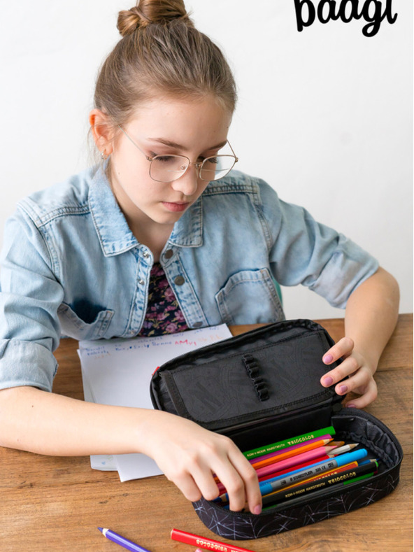 BAAGL  Črni šolski svinčnik Wednesday Nevermore Baagl