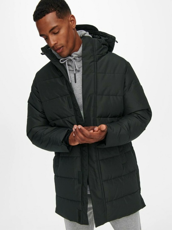 ONLY & SONS Črn moški prešiti zimski plašč ONLY & SONS Carl