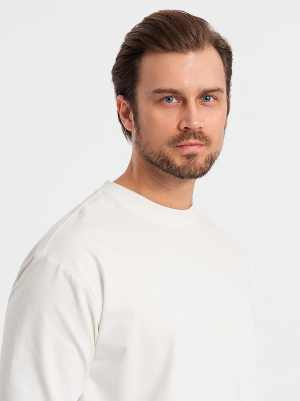 Ombre Clothing Moška bombažna majica LOOSE FIT z dolgimi rokavi in okroglim vratom - krem V2 OM-LSBC-0129 Ombre Clothing