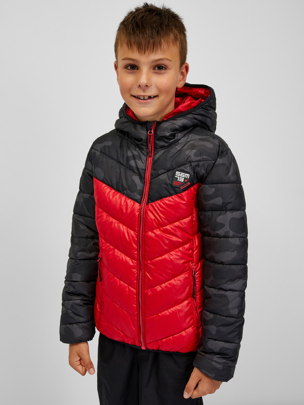Sam 73 Črno-rdeča fantovska prešita jakna s kapuco SAM 73 Jerry