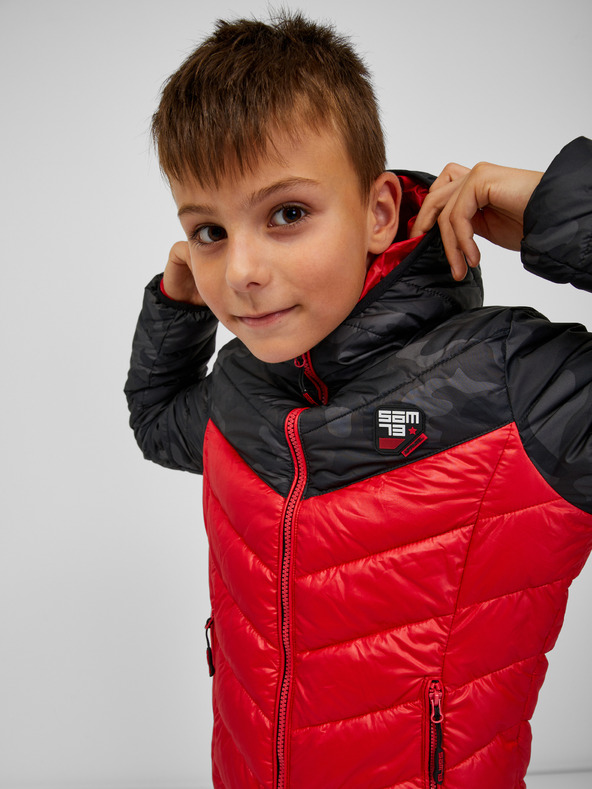 Sam 73 Črno-rdeča fantovska prešita jakna s kapuco SAM 73 Jerry