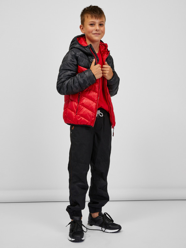 Sam 73 Črno-rdeča fantovska prešita jakna s kapuco SAM 73 Jerry