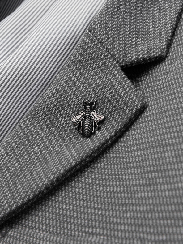 Ombre Clothing Dekorativni kovinski čebelji priponka siva Ombre Clothing