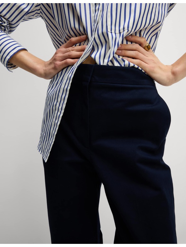 Marks & Spencer Gležnjače hlače, z visokim deležem bombaža Marks & Spencer mornarsko modra